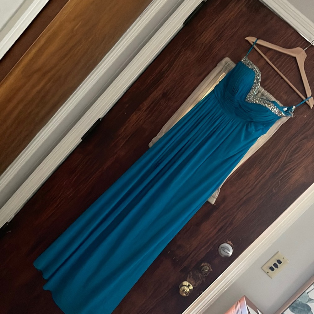 NWT | Sleeveless Gown With open back